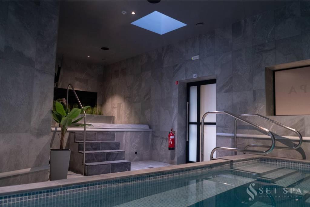 Set Spa Moeskroen Buitenkant foto