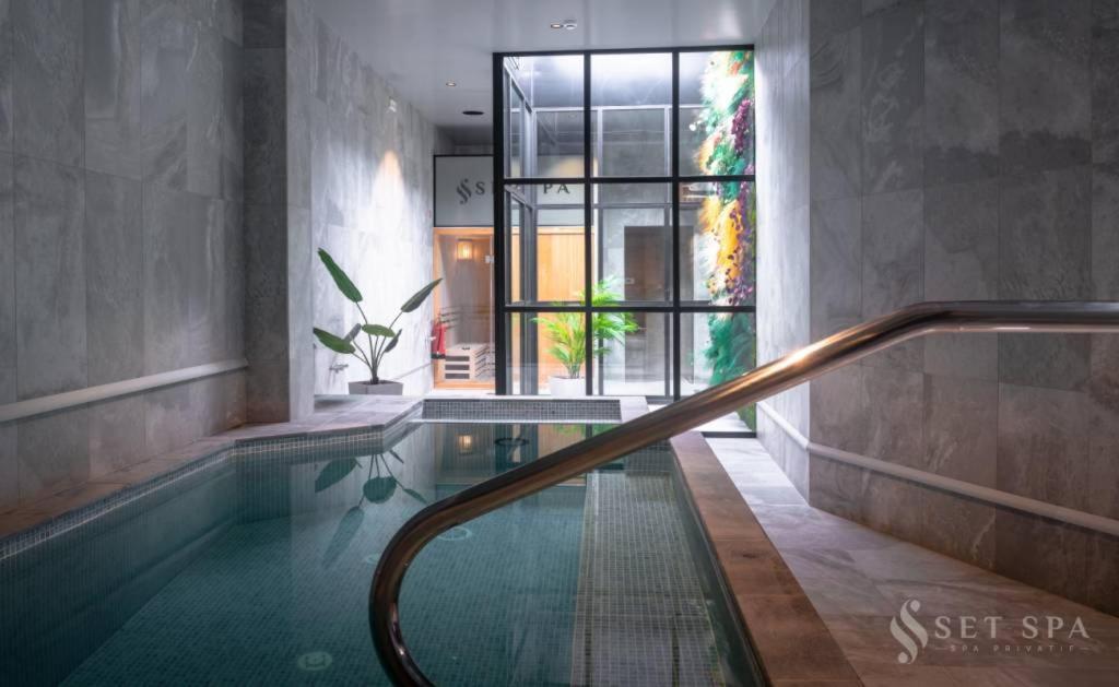 Set Spa Moeskroen Buitenkant foto